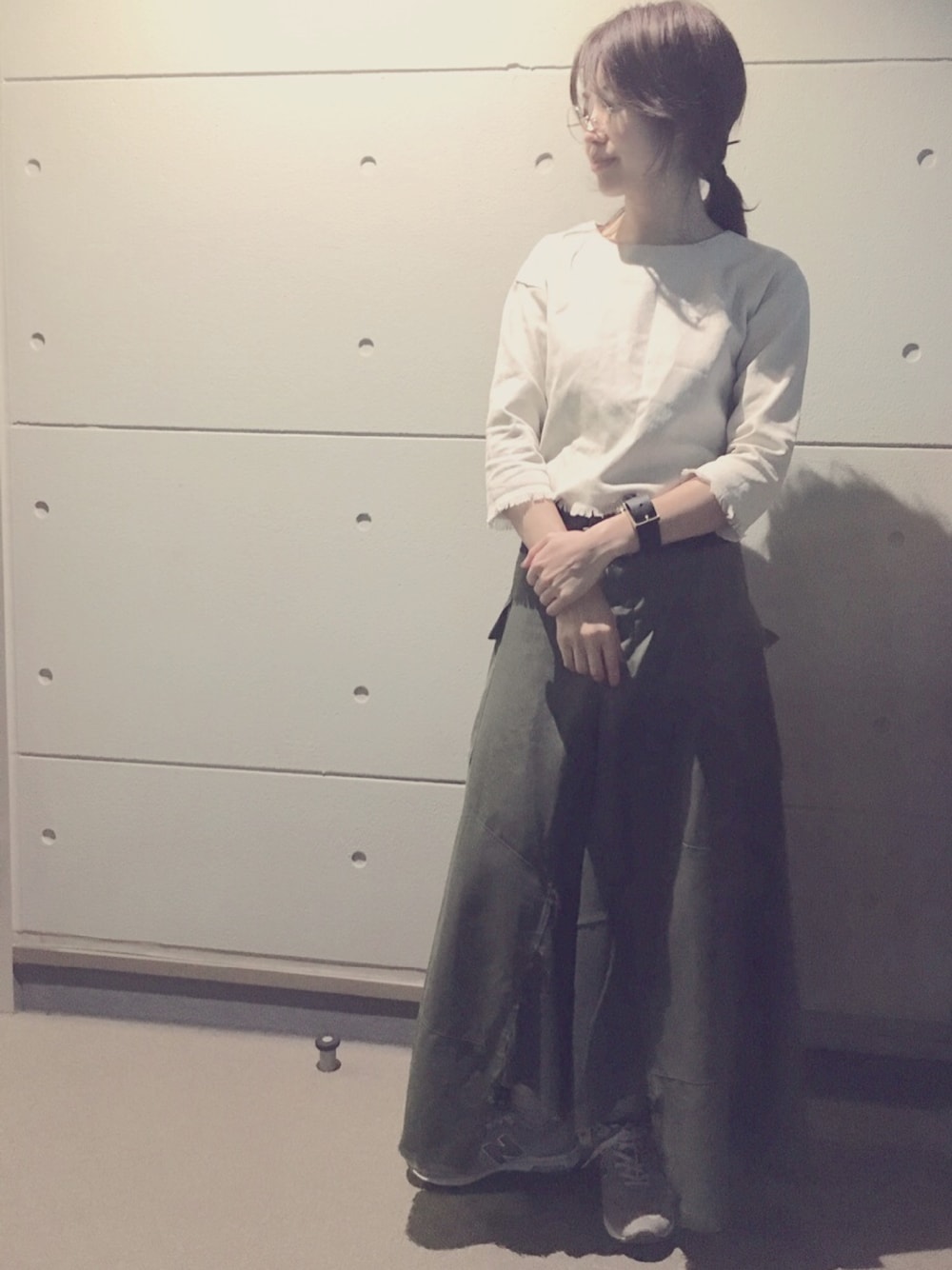 「オトナカジュアル、秋のコーデ、プチプラ、カーキ、セットアップ、ﾏﾙﾒｶﾞﾈ、スニーカー、美容師」｜「Marie Hillの【Marie Hill】マーブルマジェステ（その他ヘアアクセサリー、ブラウン系）」を使った、muramotoさん（レディース・167cm）の秋コーディネートの1枚目の写真
