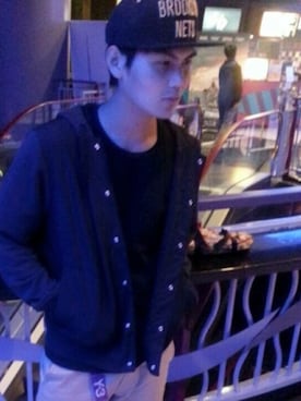 「chocoolate（チョコレート）のアイテム」を使った、Eric Liangさん（メンズ・177cm）の冬コーディネート