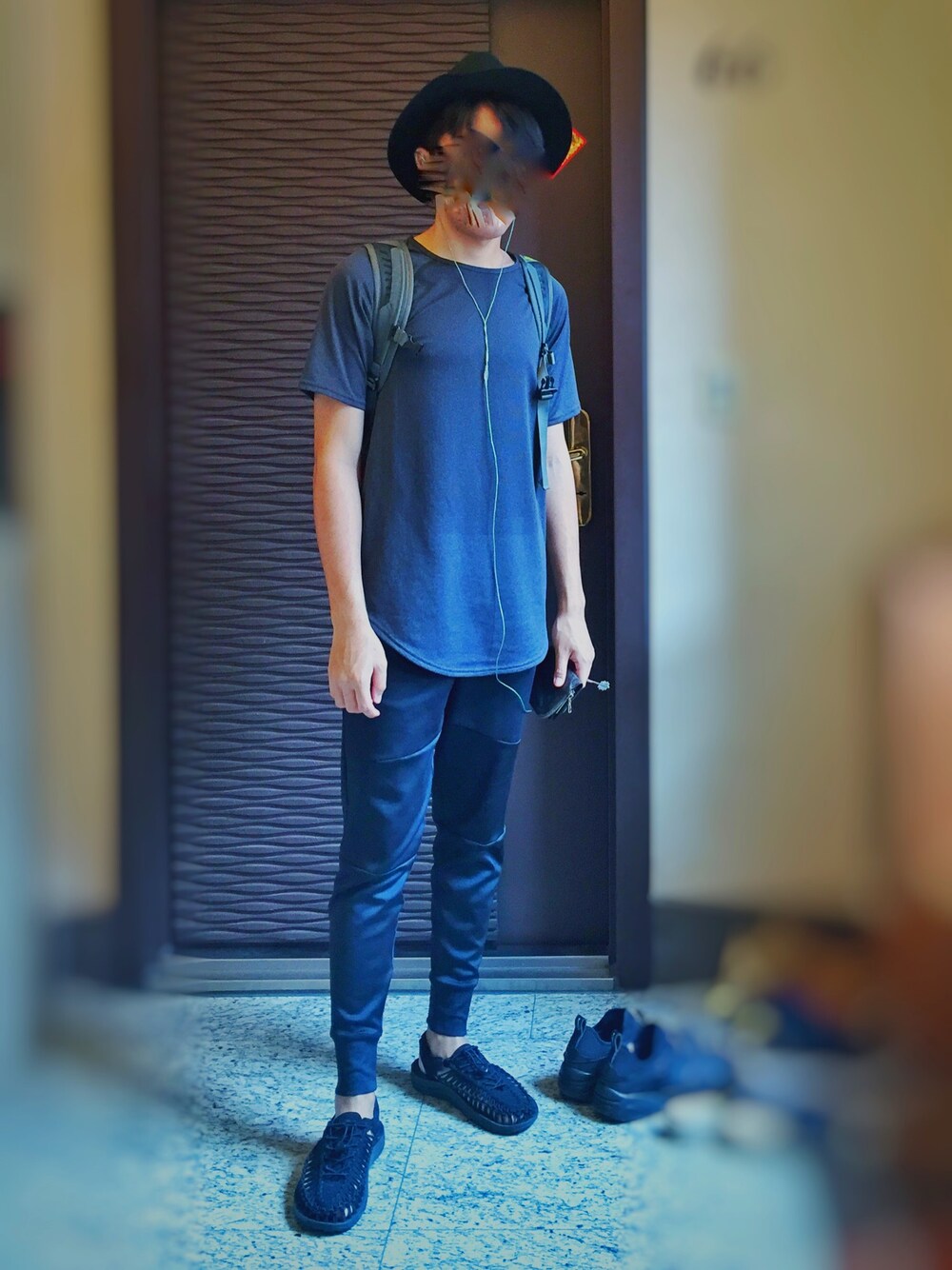 「Stampd' LAのアイテム（シャツ/ブラウス、ブラック系）」を使った、Simonさん（メンズ・176cm）の春コーディネートの1枚目の写真