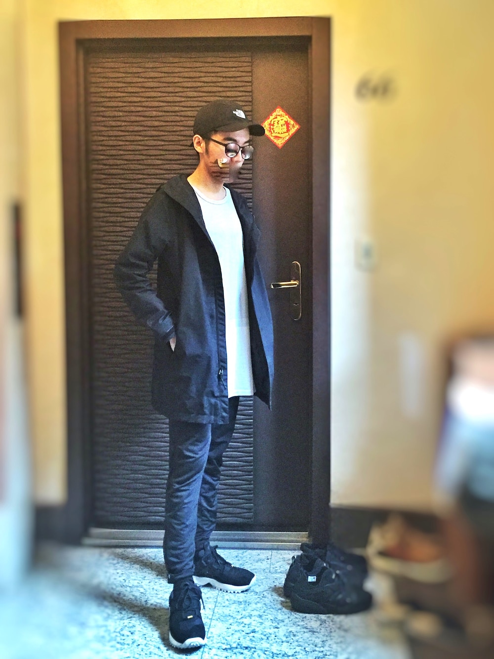 「Stampd' LAのアイテム（シャツ/ブラウス、ホワイト系）」を使った、Simonさん（メンズ・176cm）の春コーディネートの1枚目の写真