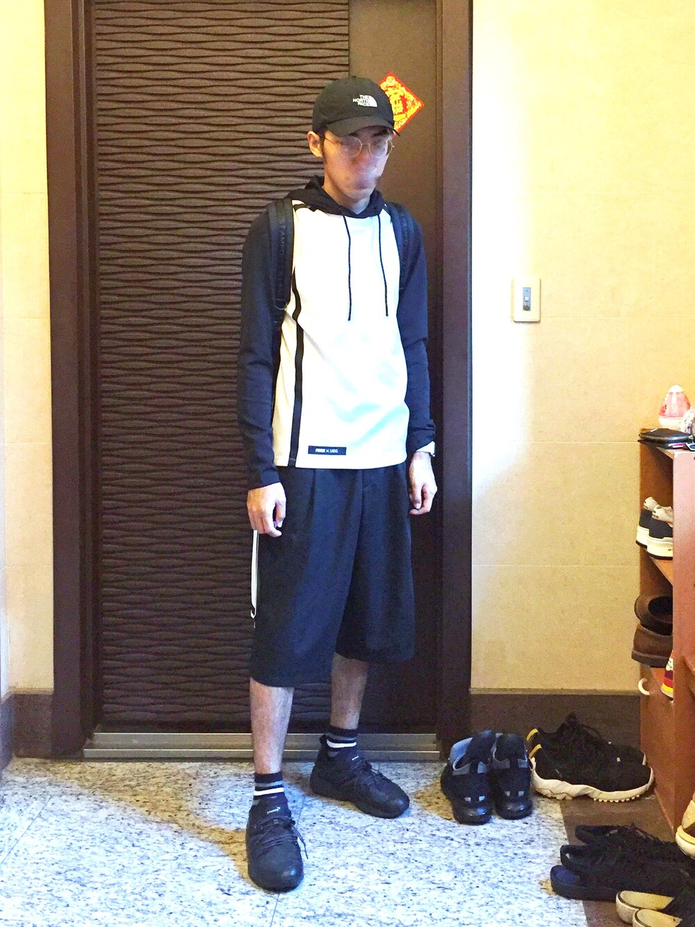 「ueg」｜「UEGのアイテム（その他トップス、ホワイト系）」を使った、Simonさん（メンズ・176cm）の秋コーディネートの1枚目の写真