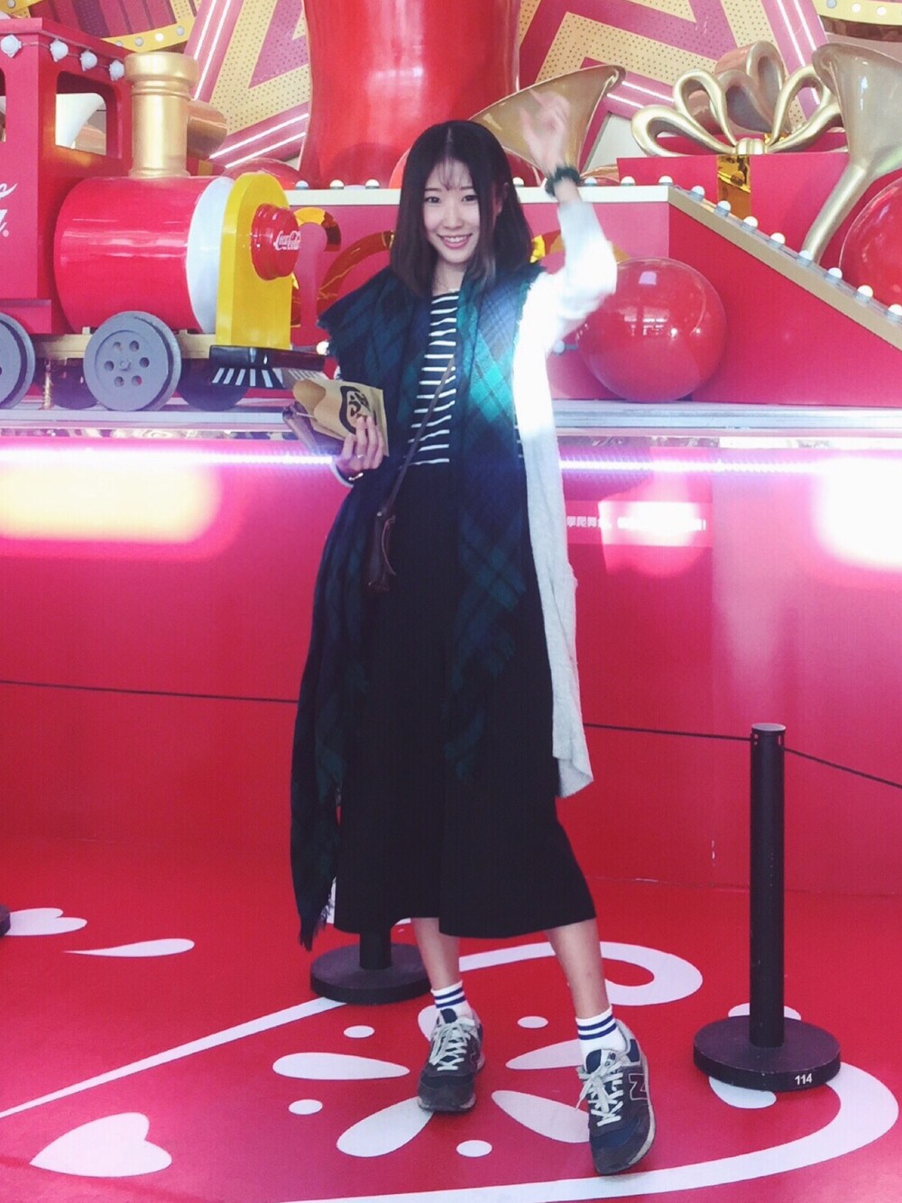 「New Balance」｜「New lookのアイテム（その他パンツ、ブラック系）」を使った、faaacyさん（レディース・165cm）の冬コーディネートの1枚目の写真
