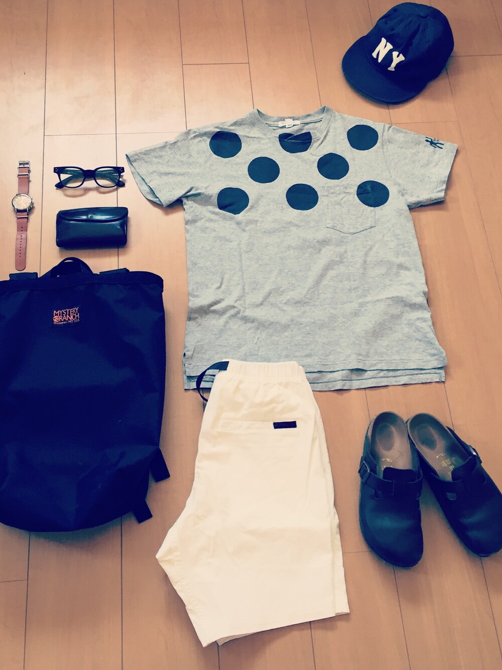 「タイメックス、グラミチ、ニューナロー」｜「Engineered Garmentsのアイテム（Tシャツ/カットソー、グレー系）」を使った、t_kaga1980さん（メンズ・171cm）の夏コーディネートの1枚目の写真
