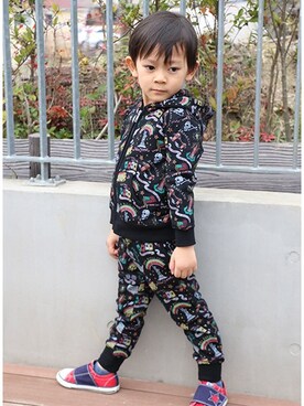 「AZUL by moussy（アズールバイマウジー）のアイテム」を使った、AZULKIDSofficialさん（キッズ・100cm）の春コーディネート