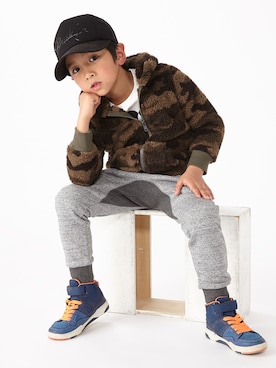 「AZUL by moussy（アズールバイマウジー）のアイテム」を使った、AZULKIDSofficialさん（キッズ・120cm）の冬コーディネート