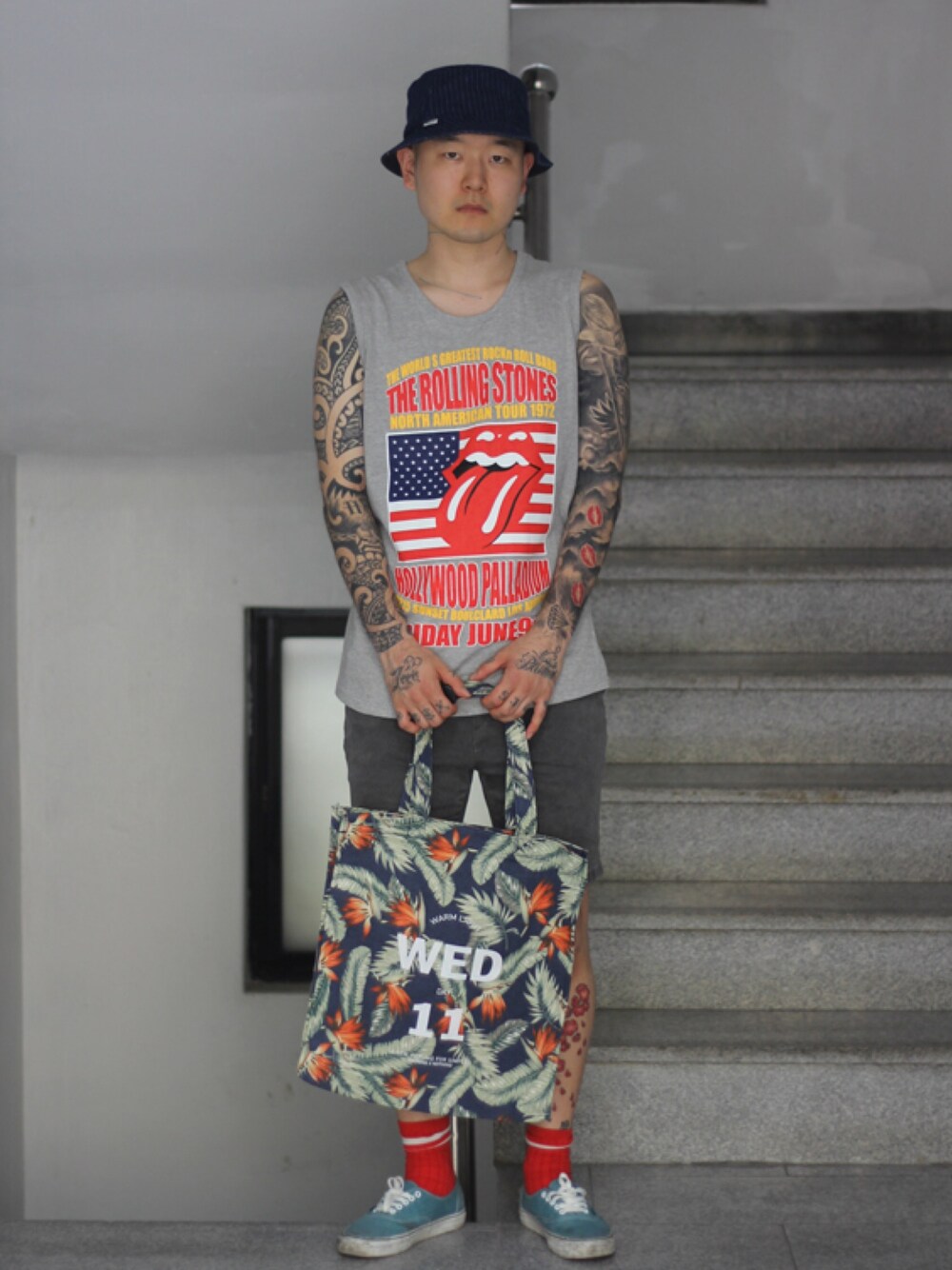 「no brandのアイテム（つなぎ/オールインワン、ブラウン系）」を使った、최송혁さん（メンズ・179cm）の夏コーディネートの1枚目の写真