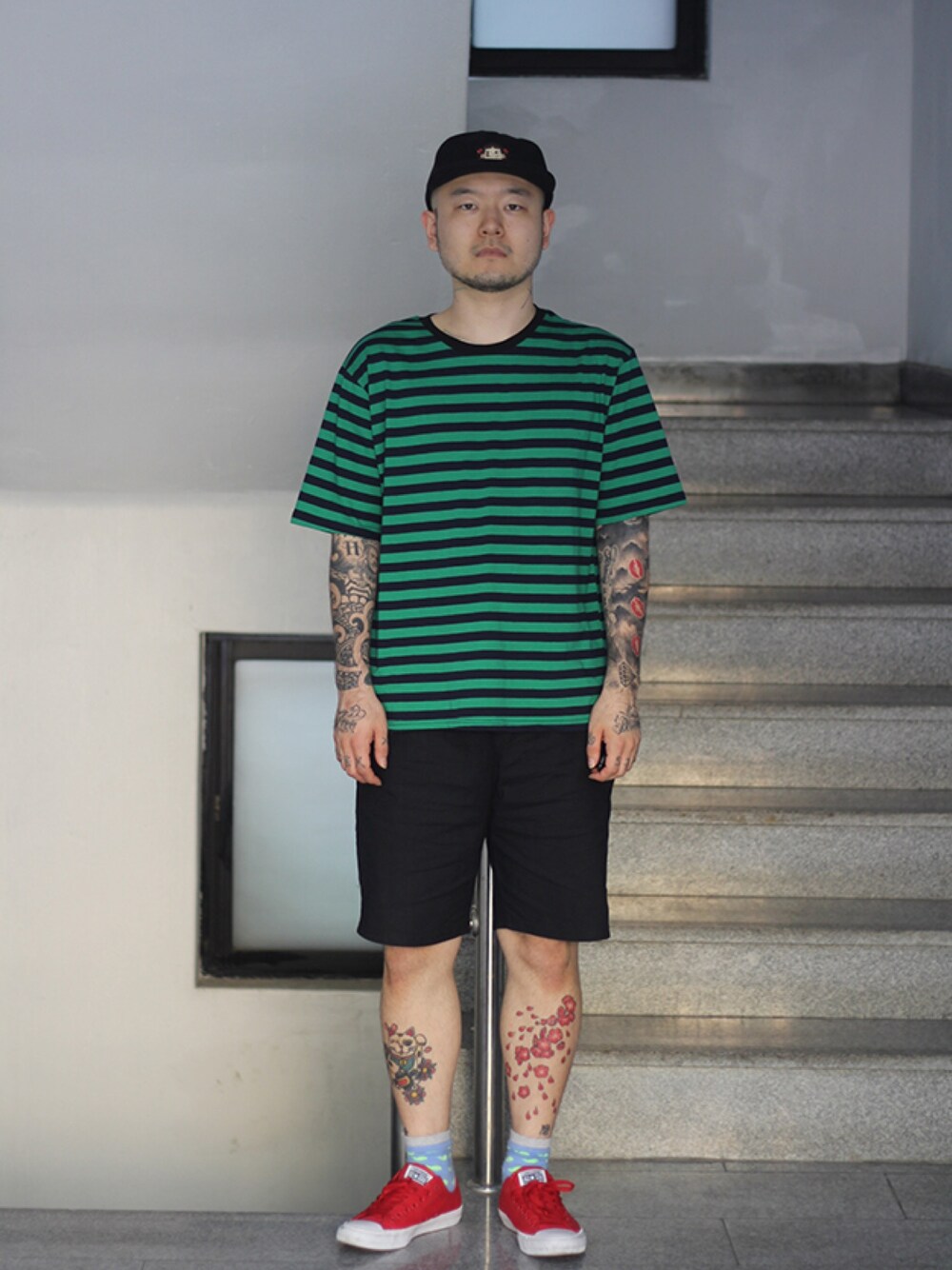 「no brandのアイテム（スーツベスト、レッド系）」を使った、최송혁さん（メンズ・179cm）の夏コーディネートの1枚目の写真