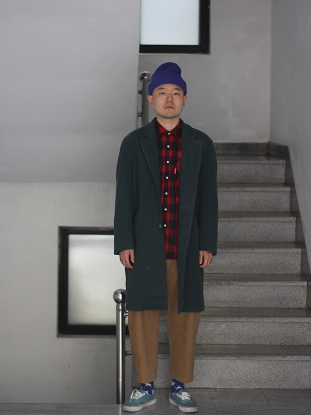 「no brandのアイテム（スーツベスト、グリーン系）」を使った、최송혁さん（メンズ・179cm）の秋コーディネートの1枚目の写真