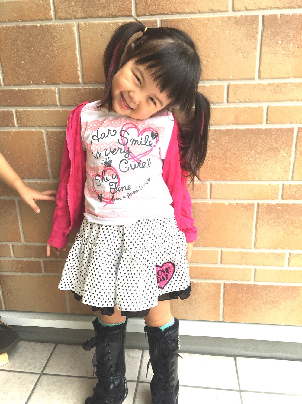 「うんどうかい、アキコーデ」｜「Birthdayのアイテム（Tシャツ/カットソー、ホワイト系）」を使った、にい★けいさん（キッズ・100cm）の秋コーディネートの1枚目の写真