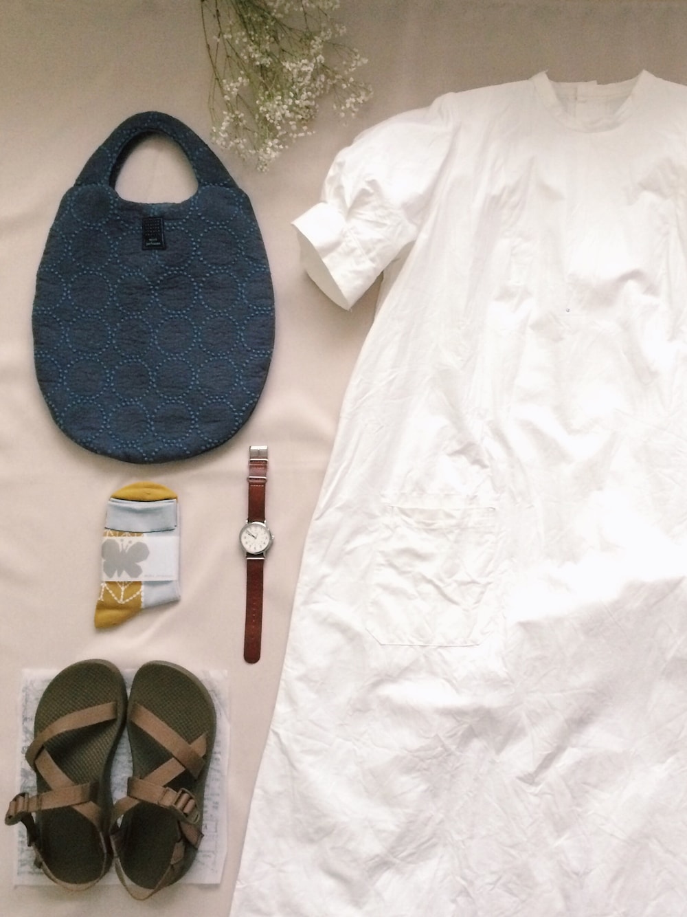 「ootd、シンプル、古着、東京蚤の市」｜「mina perhonenのアイテム（ハンドバッグ、グレー系）」を使った、ameさん（レディース・168cm）の夏コーディネートの1枚目の写真