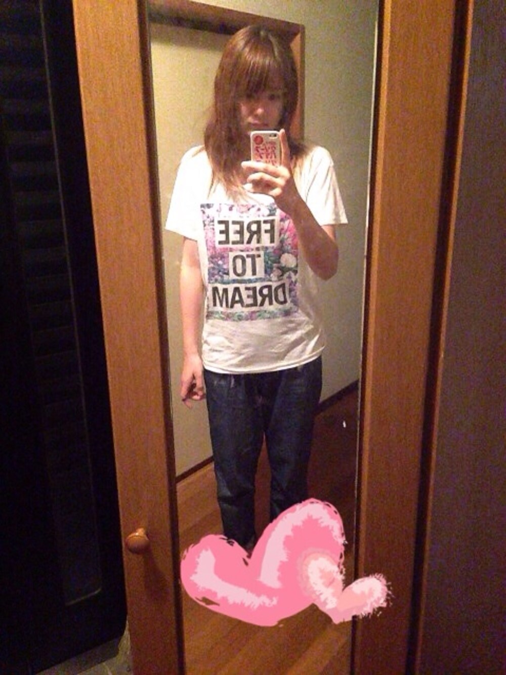 「American Eagleのアイテム（Tシャツ/カットソー、ホワイト系）」を使った、mihoさん（レディース・165cm）の夏コーディネートの1枚目の写真