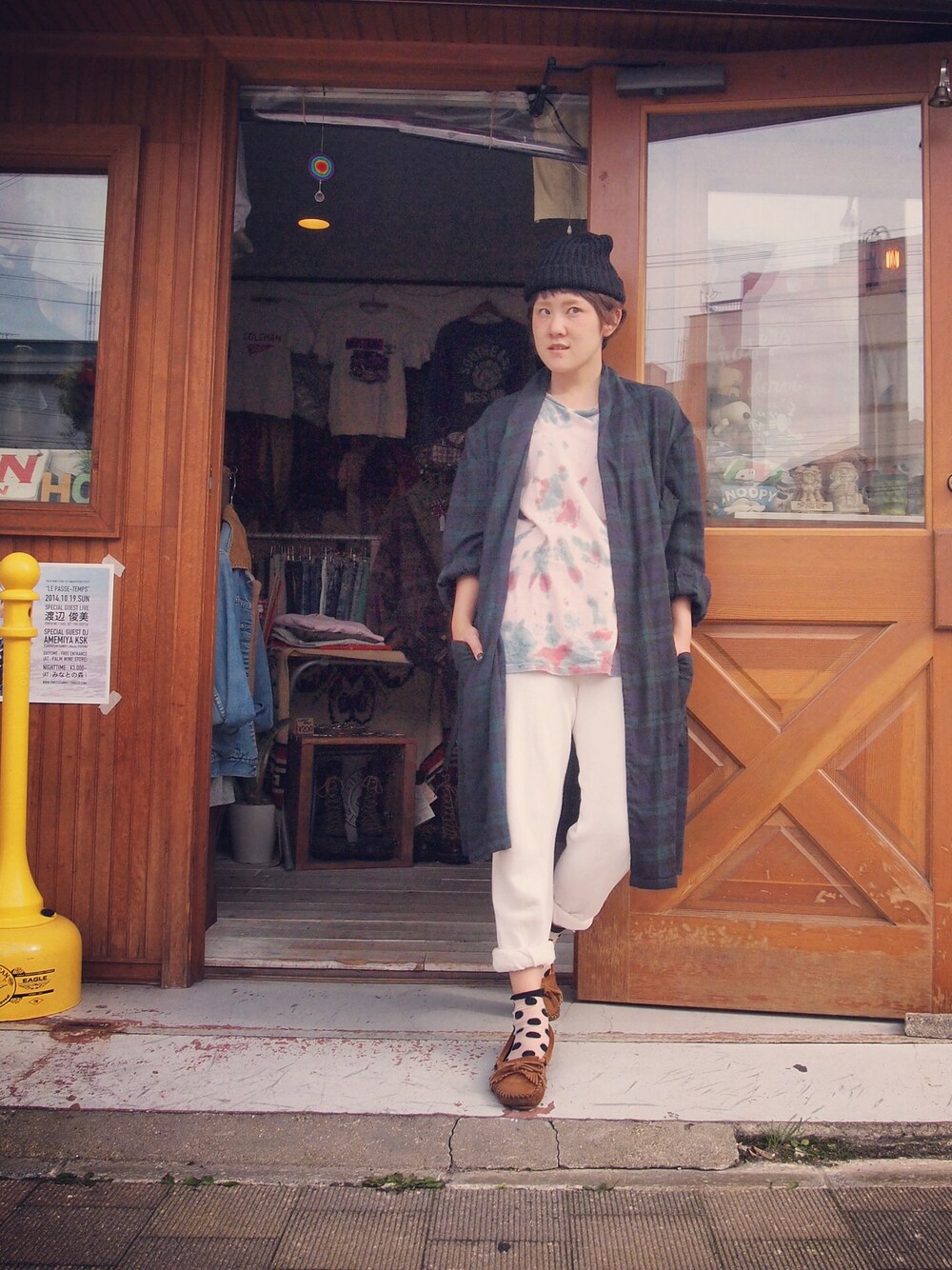 「古着、ガウン、スエットパンツ、リラックススタイル、全身古着」｜「MinnetonkaのMinnetonka KILTY SUEDE MOCCASIN　BROWN（その他、その他）」を使った、HamburgCafeさん（レディース・159cm）の秋コーディネートの1枚目の写真