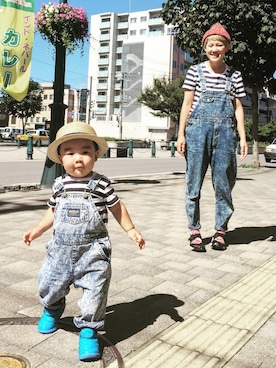 「OSHKOSH（オシュコシュ）のアイテム（サロペット/オーバーオール）」を使った、HamburgCafeさん（キッズ・80cm）の夏コーディネート