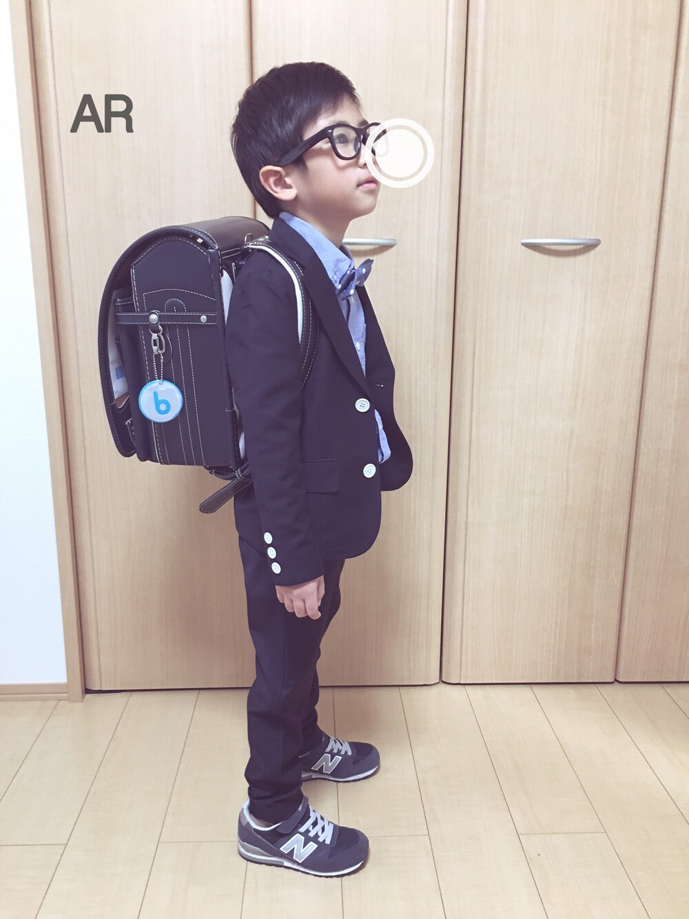 「kids、スーツスタイル、smoothy、こどもビームス、蝶ネクタイ、メガネ男子、シンプルコーデ、kidsfashion、おとこのこ、ランドセル」｜「SmoothyのSmoothy Set up Suit (ロング) / スムージー セットアップスーツ (ロング)（セットアップ、ブルー系）」を使った、＊AR＊さん（キッズ・110cm）の秋コーディネートの1枚目の写真