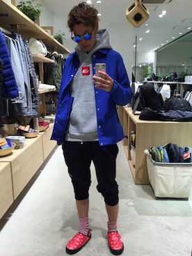 「Supreme x The North Face」｜「アイテム（その他シューズ）」を使った、藤村 拓実さん（メンズ・180cm）の冬コーディネート