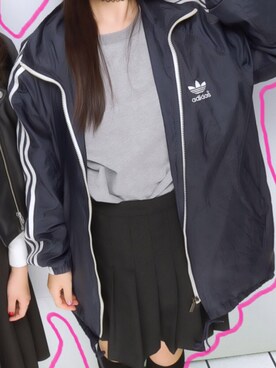 「SPINNS（スピンズ）のアイテム（トップス、グレー系）」を使った、yunaさん（レディース・160cm）の春コーディネート