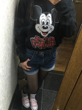 「Disney（ディズニー）のアイテム（トップス、ブラック系）」を使った、yunaさん（レディース・160cm）の春コーディネート