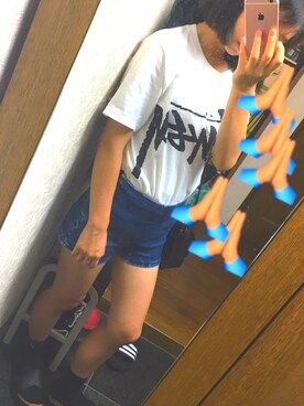 「STUSSY（ステューシー）のアイテム（Tシャツ/カットソー、ホワイト系）」を使った、yunaさん（レディース・160cm）の秋コーディネート