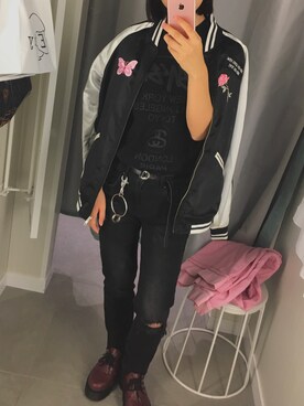 「STUSSY（ステューシー）のアイテム（Tシャツ/カットソー、ブラック系）」を使った、yunaさん（レディース・160cm）の秋コーディネート