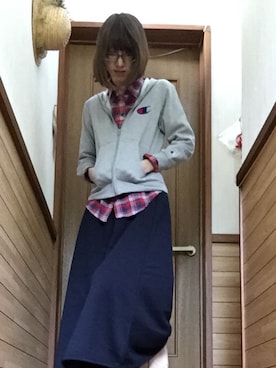 「チャンピオン パーカー」｜「アイテム（スカート）」を使った、yuzuさん（レディース・165cm）の秋コーディネート