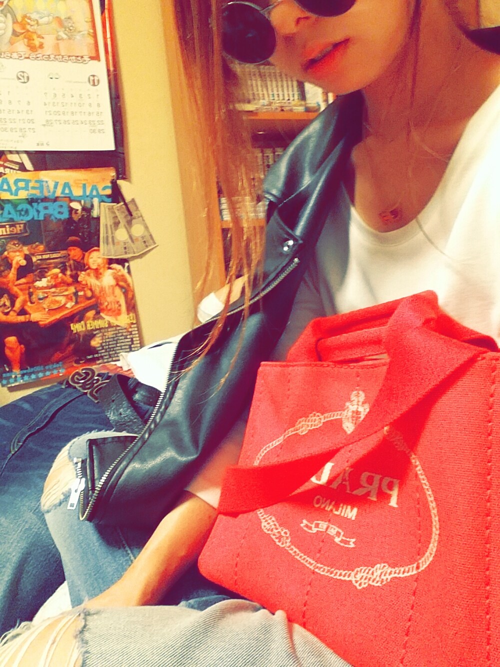「PRADAのPrada Canvas Logo Tote with Strap, Pink (Peonia)（トートバッグ、ピンク系）」を使った、rrrさん（レディース・155cm）の秋コーディネートの1枚目の写真