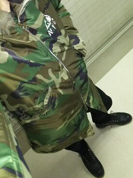 「カモ柄」｜「アイテム（ブーツ）」を使った、ひでさん（メンズ・176cm）の冬コーディネート