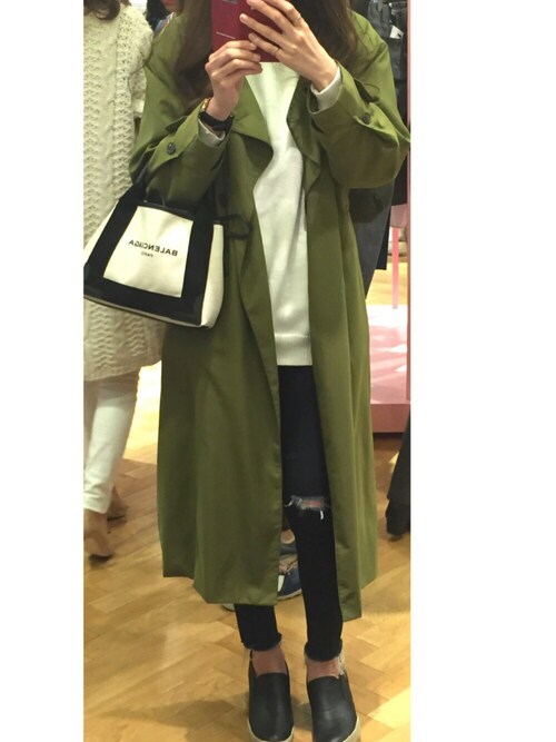 yui is wearing MOUSSY "LOOSE TRENCH COAT"