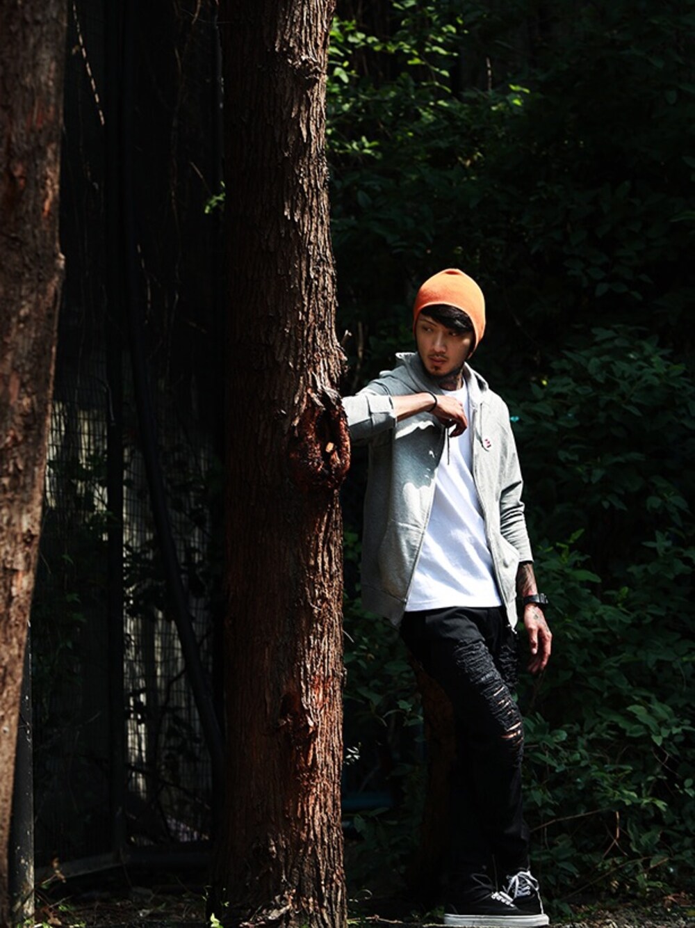 「WEARREMIX、REMIX、remixtaipei」｜「REMIXのR bukatu zip hood（パーカー、ブラック系）」を使った、REMIXTAIPEIさん（メンズ・175cm）の秋コーディネートの1枚目の写真