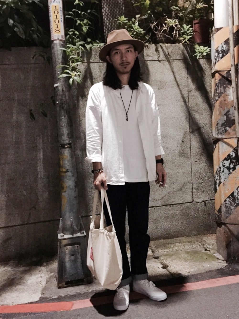 「WEARREMIX、remixtaipei、REMIX」｜「REMIXのSpot Shirt （シャツ/ブラウス、ホワイト系）」を使った、REMIXTAIPEIさん（メンズ・175cm）の秋コーディネートの1枚目の写真