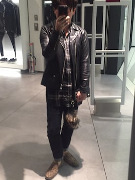 「JIMMY CHOO（ジミーチュウ）のアイテム（財布）」を使った、70eidjさん（メンズ・168cm）の秋コーディネート