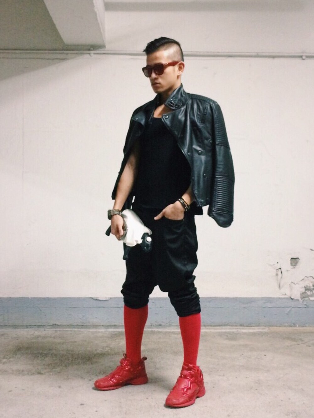 「gshock、hkboy、black、red、HERMES、leather、reebok、projecteyewear、outfit」｜「G-SHOCKのアイテム（アナログ腕時計、グリーン系）」を使った、joe wong さん（メンズ・173cm）の冬コーディネートの1枚目の写真