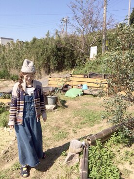「ジャガード」｜「アイテム（サロペット/オーバーオール）」を使った、りえこさん（レディース・165cm）の秋コーディネート