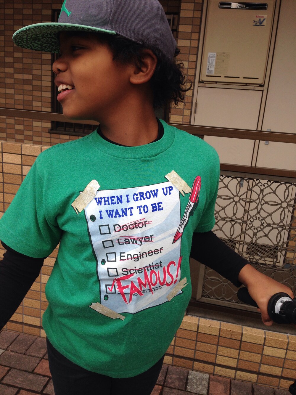「T-SHIRT」｜「何になりたいか？   Famous!!🌍（Tシャツ/カットソー、グリーン系）」を使った、doggstarさん（キッズ・145cm）の春コーディネートの1枚目の写真