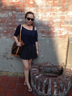 「アイテム（ビーチサンダル、ブラック系）」を使った、Kikiさん（レディース・160cm）の秋コーディネート