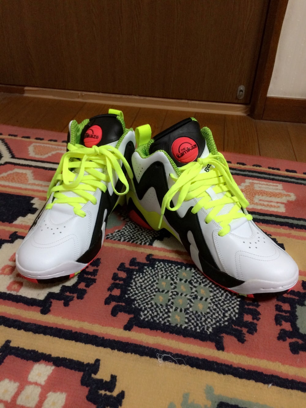 「スニーカー、reebok、カミカゼ、最高、お気に入り」｜「Reebokのポンプ カミカゼ 2 Reebok CLASSIC（リーボック　クラシック）（スニーカー、ホワイト系）」を使った、けんけんさん（メンズ・170cm）の秋コーディネートの1枚目の写真
