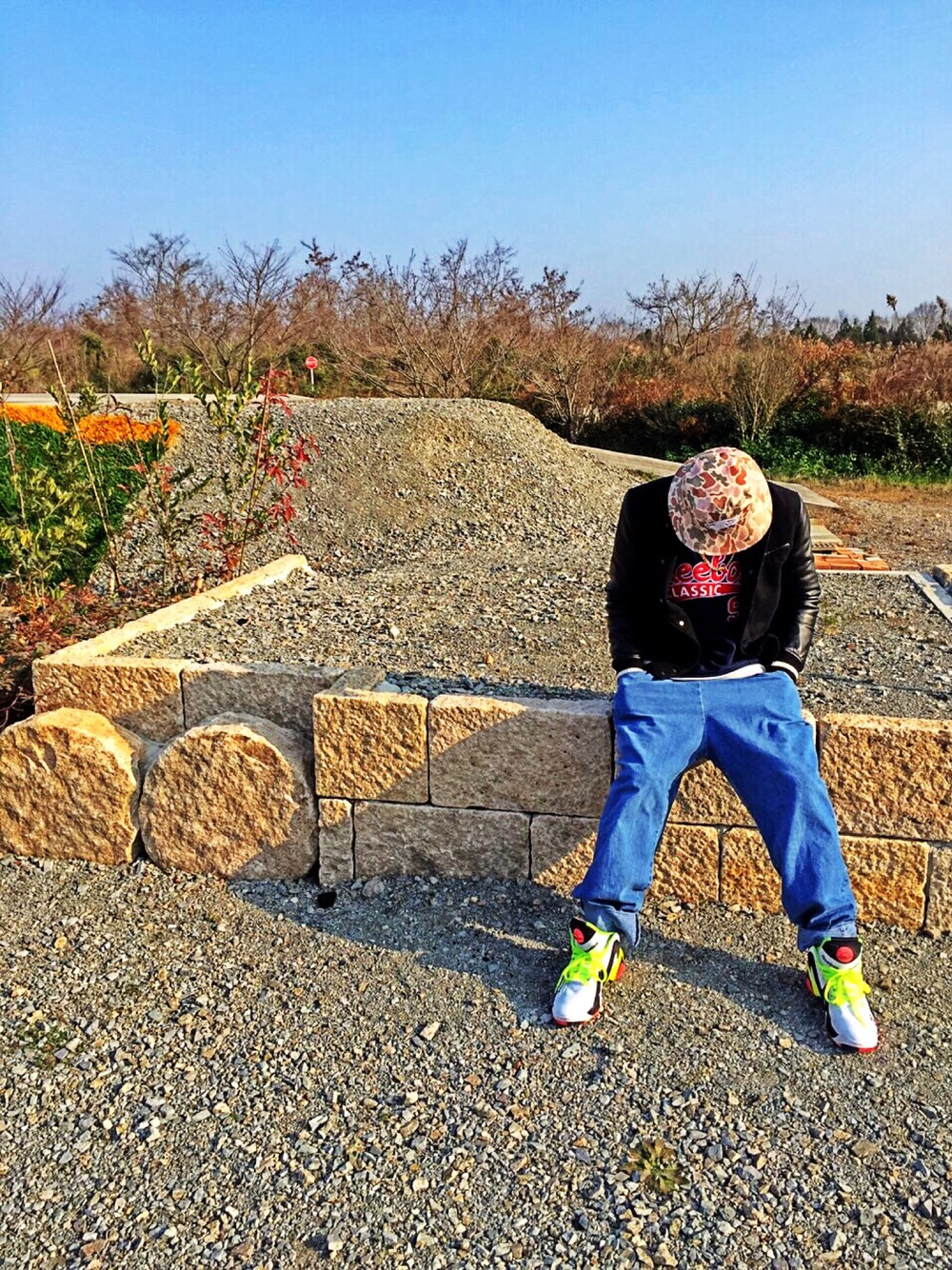 「冬、ストリート、バケットハット、古着、reebok、VANS、小吉、初詣」｜「VANSのVANS/ヴァンズ OTW CAMO BUCKET HAT（ハット、その他）」を使った、けんけんさん（メンズ・171cm）の冬コーディネートの1枚目の写真