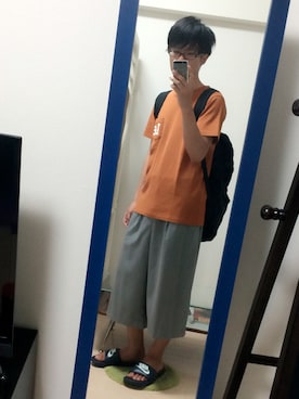 「黒リュック」｜「アイテム（サンダル）」を使った、進撃の鉄人さん（メンズ・173cm）の夏コーディネート