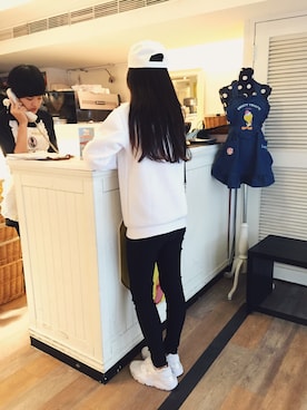「woiのアイテム（キャップ、ホワイト系）」を使った、Jasmineさん（レディース・158cm）の秋コーディネート