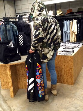 「off white（オフホワイト）のアイテム（ノーカラージャケット）」を使った、としさん（メンズ・168cm）の冬コーディネート