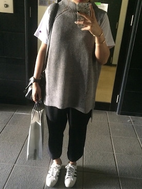 「OSMOSIS（オズモーシス）のアイテム（ニット/セーター、グレー系）」を使った、ayukaさん（レディース・155cm）の春コーディネート