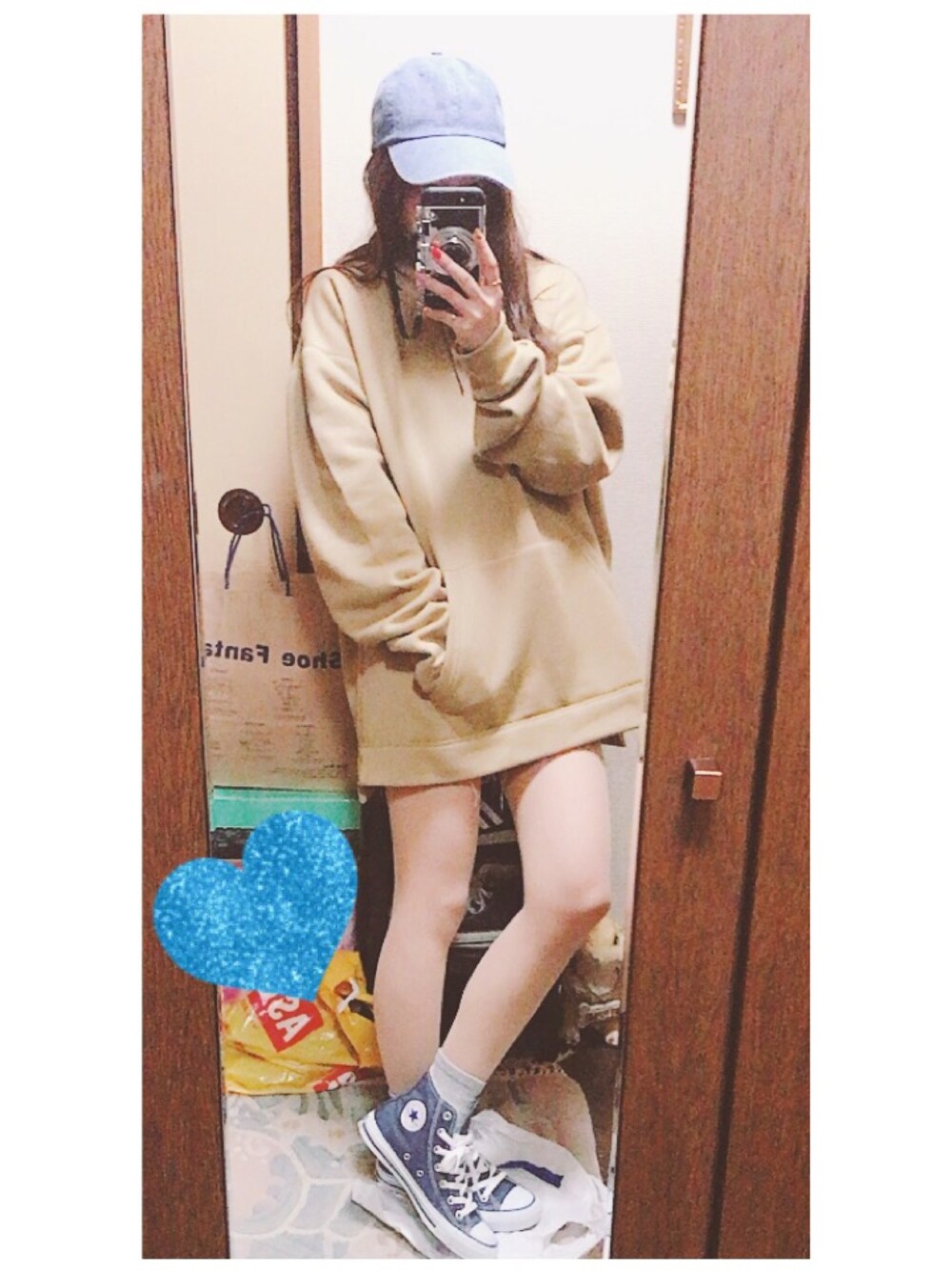 「休日スタイル、パーカー、ビックシルエット、ゆるゆる、カジュアル、シンプル、ハイカットスニーカー、WEGO、コンバース」｜「Me%のアイテム（キャップ、ブルー系）」を使った、ma❤︎さん（レディース・154cm）の秋コーディネートの1枚目の写真