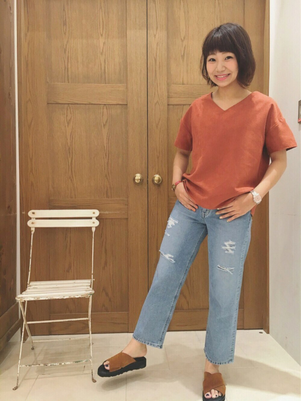 「カジュアルコーデ、スエード、Discoat、ILBISONTE、サンダル、デニム、LEE、クラッシュデニム、ワイドパンツ、デニムワイドパンツ」｜「Discoat Parisienのフェイクスエード5分袖ブラウス（シャツ/ブラウス、レッド系）」を使った、ａさん（レディース・163cm）の夏コーディネートの1枚目の写真