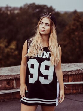 「BRONX（ブロンクス）のアイテム（シャツワンピース、ブラック系）」を使った、Vlada Bushさん（レディース）の秋コーディネート