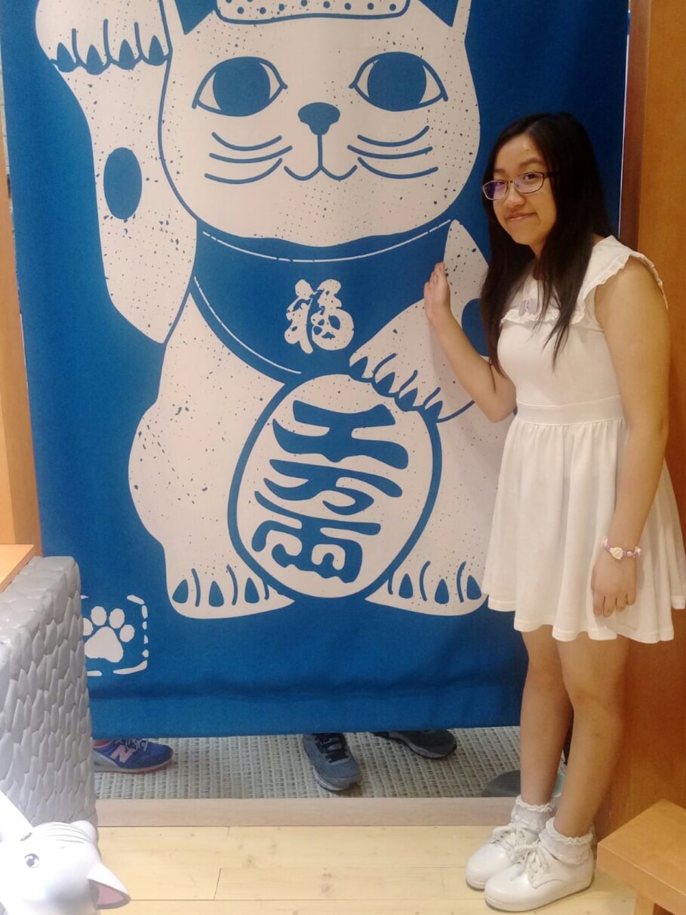 「Ank Rougeのアイテム（スカート、ホワイト系）」を使った、Phoebe Leeさん（レディース・153cm）の秋コーディネートの1枚目の写真