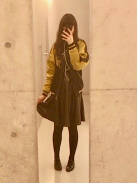 「レザースカート」｜「アイテム（スタジャン）」を使った、ぽんぽこりーなさん（レディース・160cm）の冬コーディネート