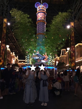 「ディズニーランド」｜「アイテム（サロペット/オーバーオール）」を使った、ぴーもんさん（レディース・160cm）の夏コーディネート