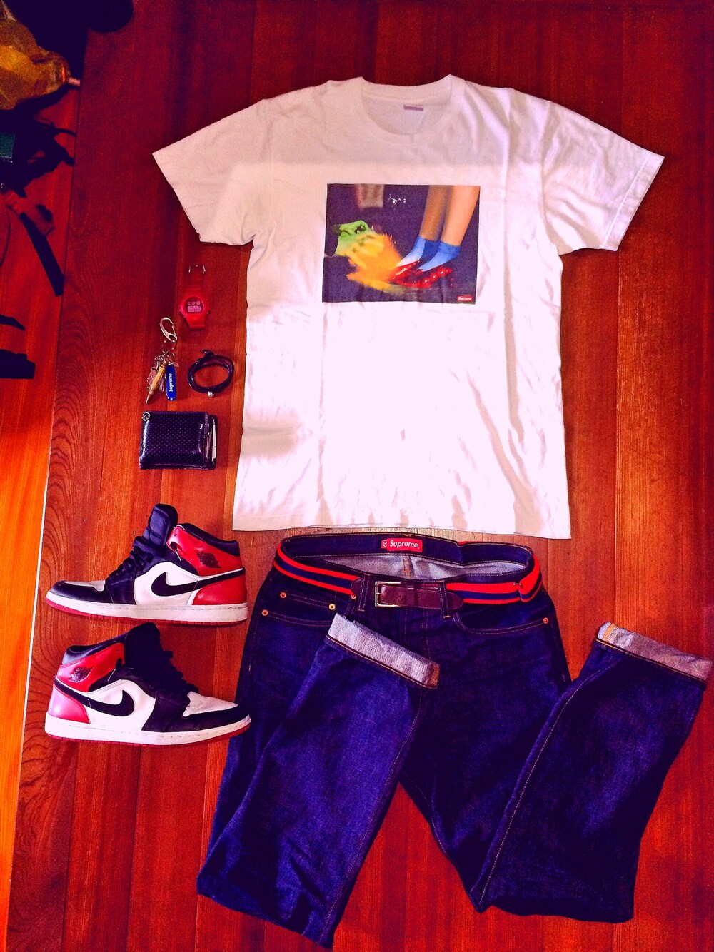 「デニム、stussy、NIKE、supreme、ブレスレット、A BATHING APE、AIR JORDAN、JAM HOME MADE、シルバーアクセサリー」｜「Supreme のDorothy tee（Tシャツ/カットソー、ホワイト系）」を使った、Keiさん（メンズ・183cm）の夏コーディネートの1枚目の写真