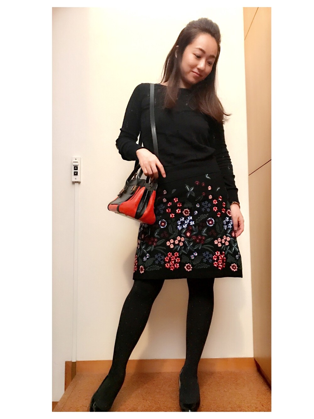 「秋コーデ、11月WEAR秋冬ニットコーデ祭り、オトナ女子、ユニクロ、ZARA、ママコーデ、エレカジ、エレガント、スカート、ブラック」｜「UNIQLOのWOMEN ボートネックセーター（長袖）＋E（ニット/セーター、ブラック系）」を使った、Leechan_JPさん（レディース・155cm）の秋コーディネートの1枚目の写真