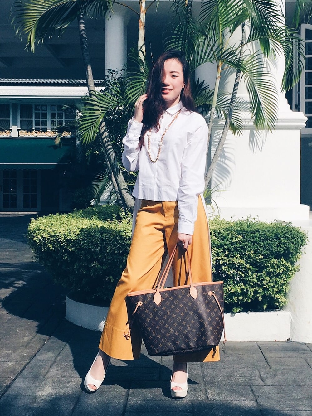 「Sunday、chic、LouisVuitton、ZARA、KualaLumpur」｜「ZARAのアイテム（シャツ/ブラウス、ホワイト系）」を使った、pearltjiさん（レディース・158cm）の秋コーディネートの1枚目の写真