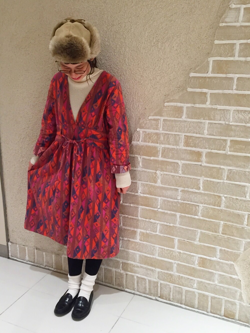 「ワンピース、ローファー、タイツ×靴下、靴下屋、古着MIX、タートルネック、ユニクロ、シロソックス」｜「靴下屋の【靴下屋】60デニールタイツ　M～Lサイズ（タイツ/ストッキング、ブラック系）」を使った、a.nさん（レディース・155cm）の冬コーディネートの1枚目の写真
